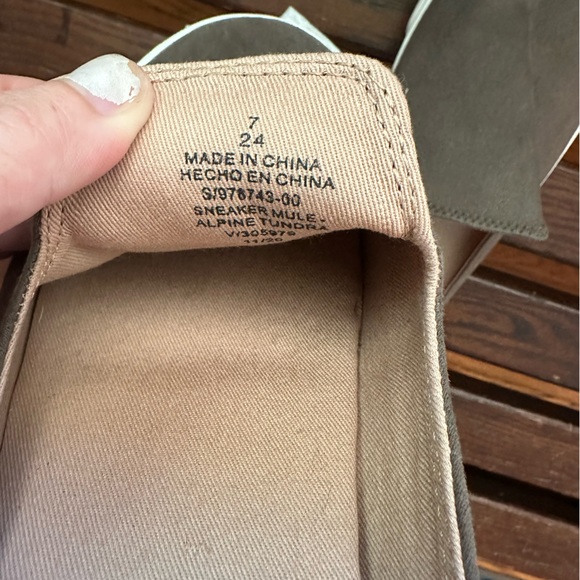 Old navy slides (greenish gray) - Picture 4 of 4